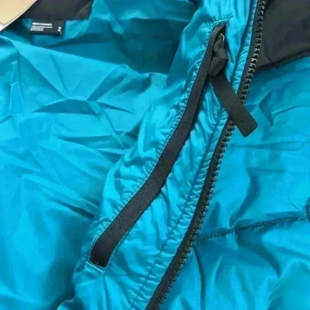 The North Face Men’s Green Puffer Jacket, Medium - Picture 7 of 13